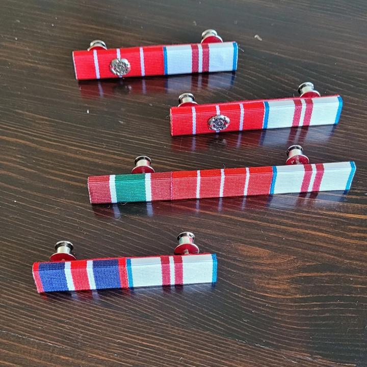 Assortment of undress ribbons