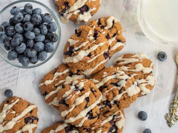 Borovničevi piškoti z limono