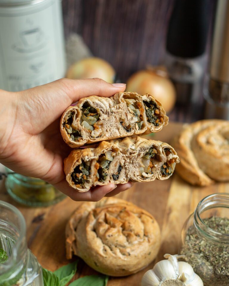 Burek z blitvo in drobljencem