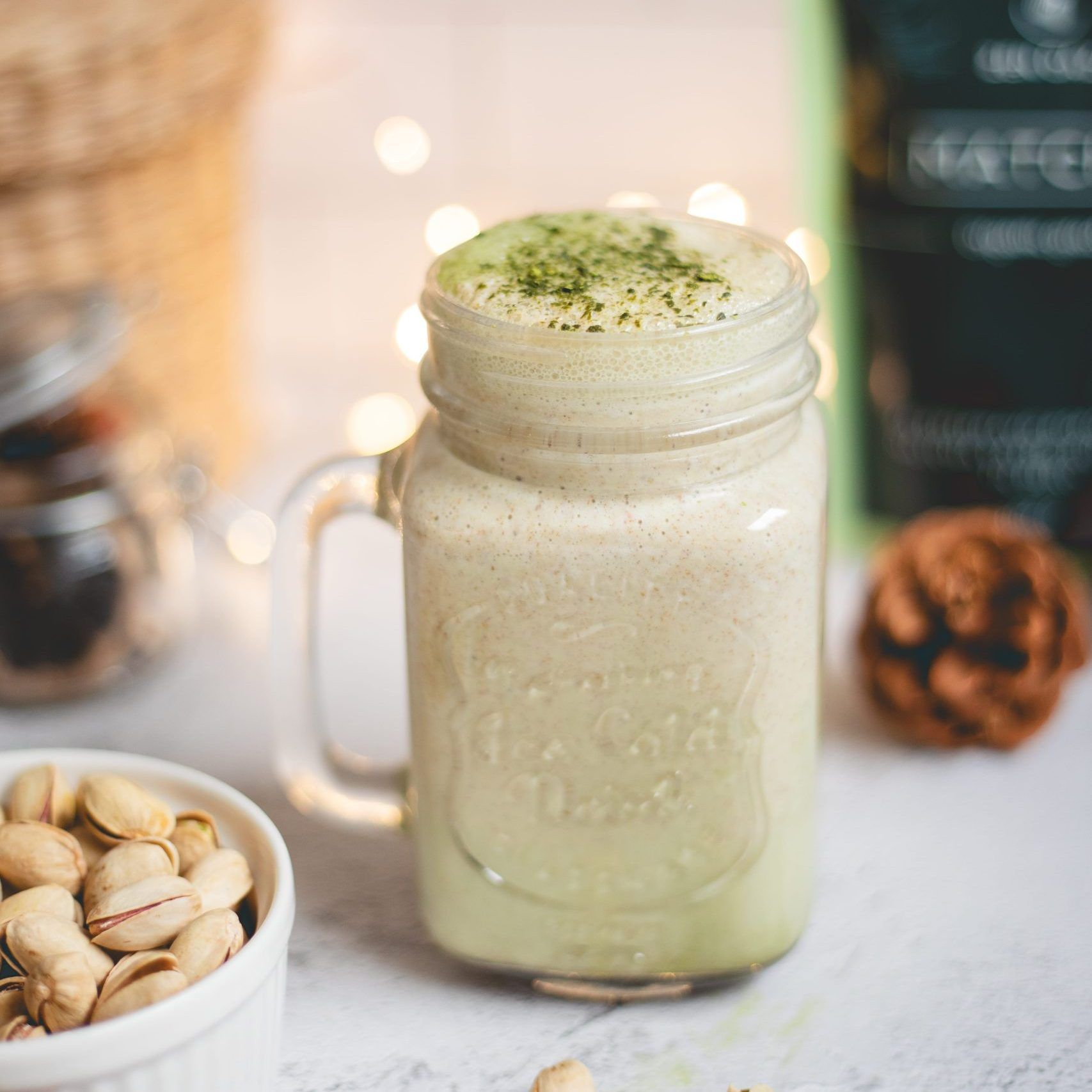Matcha latte s pistacijo
