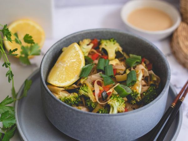 Zelenjavni pad thai