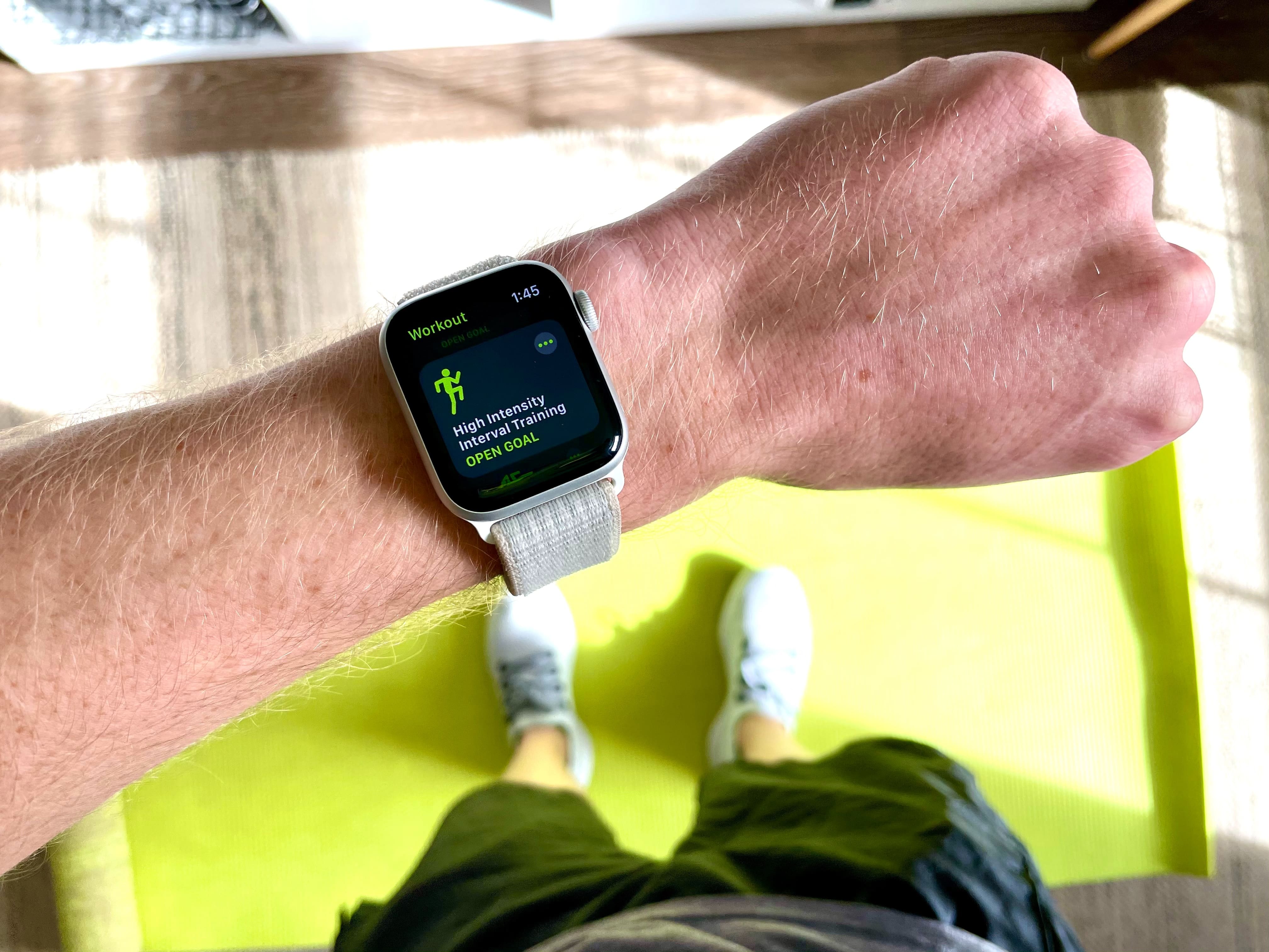 A man's hand wearing an apple watch showing their fitness goal.