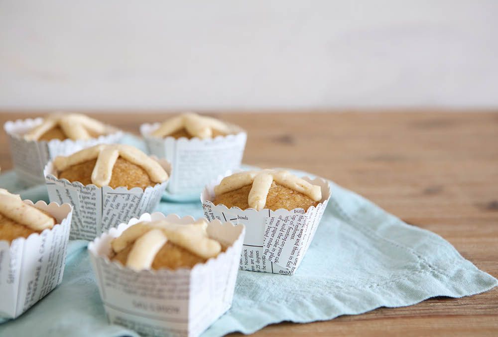 Hot Cross Bun Cupcakes