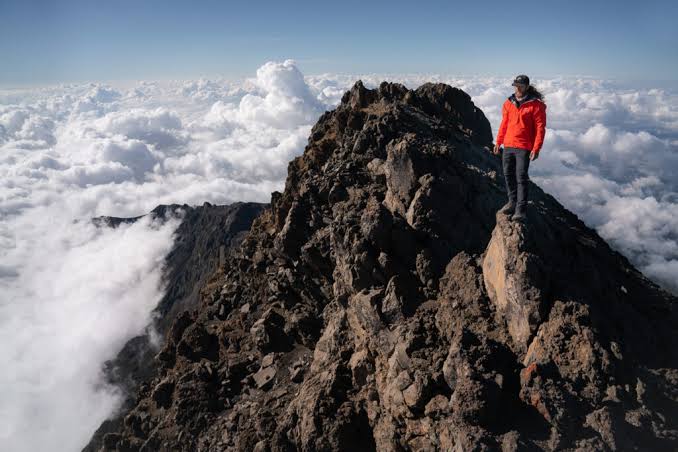 Mount Meru's Geology: Africa's Most Dramatic Volcanic Crater - Image 1