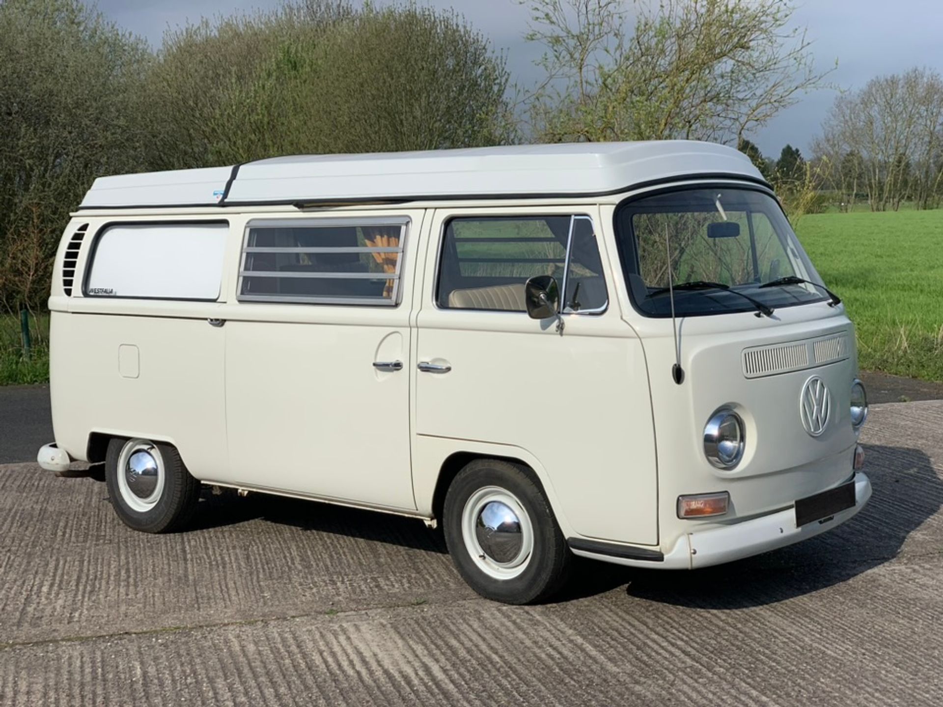 VOLKSWAGON CAMPERVAN