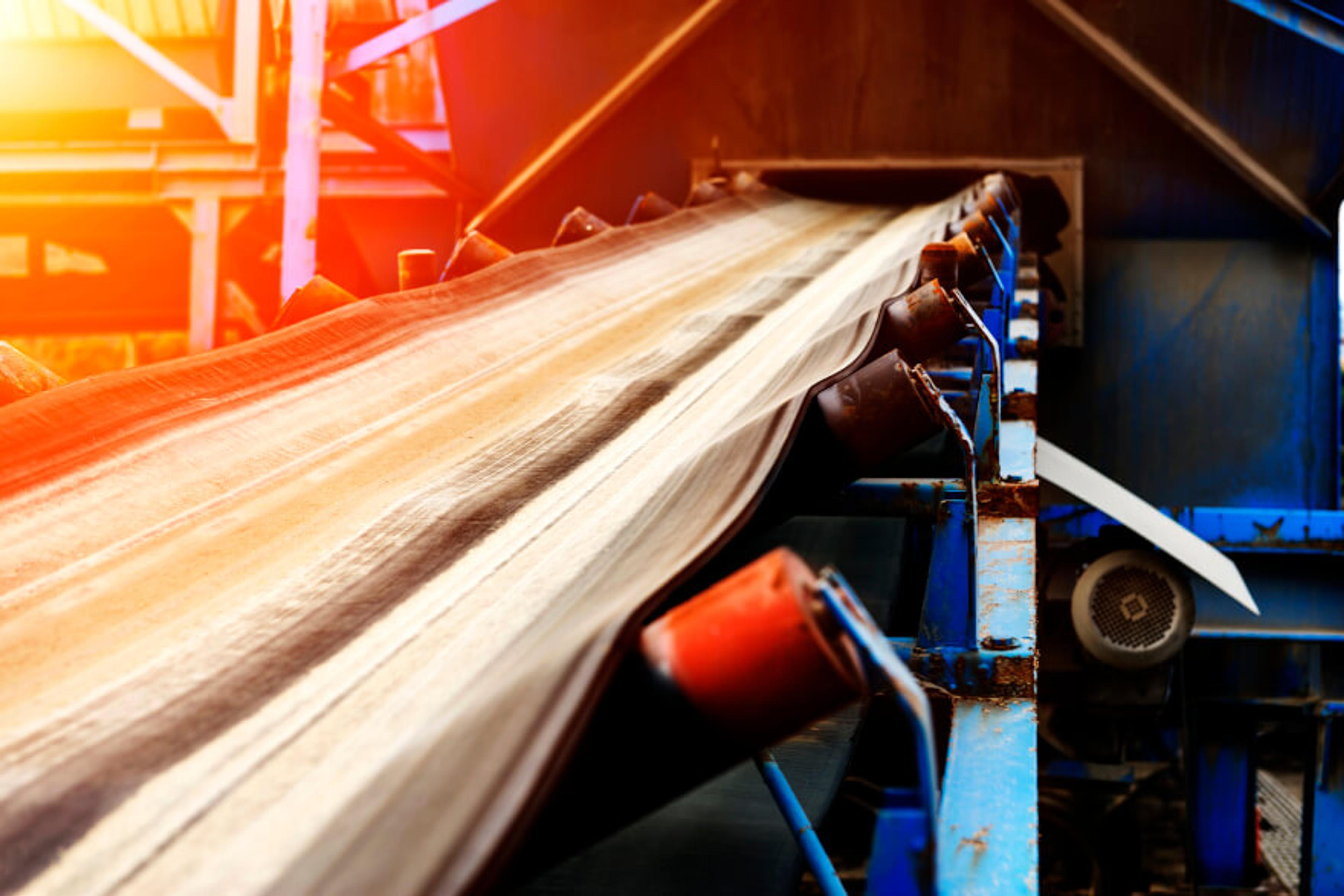 An incline conveyor with rubber belt on rollers