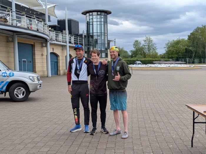 Florian Späth und André Niemann (FRVS) mit ihren Medaillen bei der Va'a-Sprint-EM am Dorney Lake