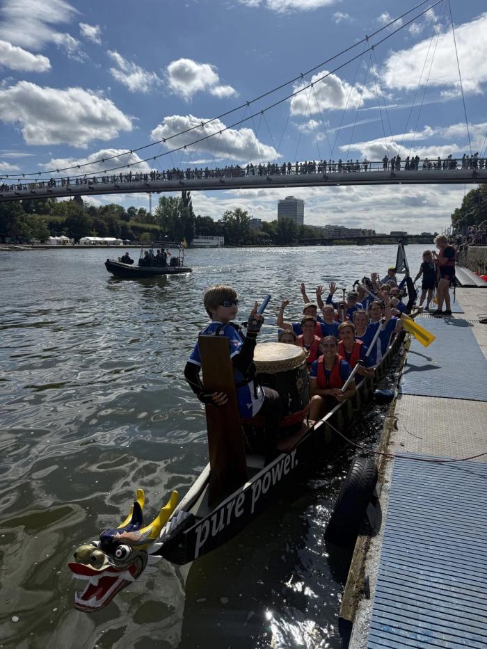 FRVS im Drachenboot am Steg