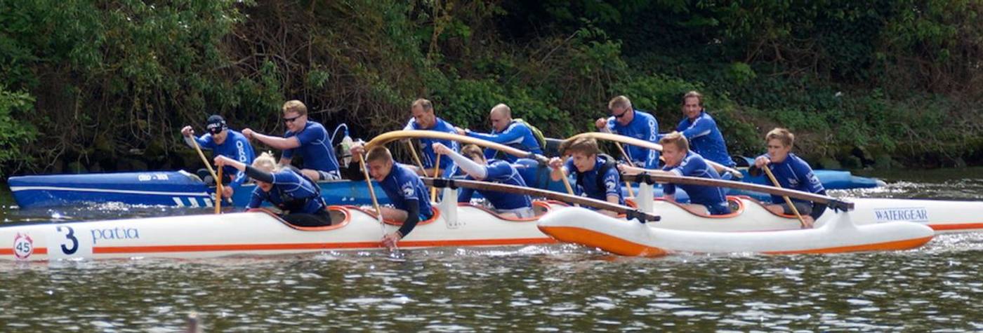 Outrigger canoe with paddlers on the Main