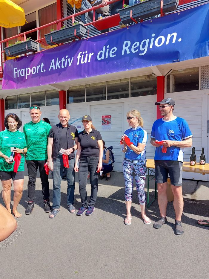 OC-2 Rennteilnehmer bei der Siegerehrung