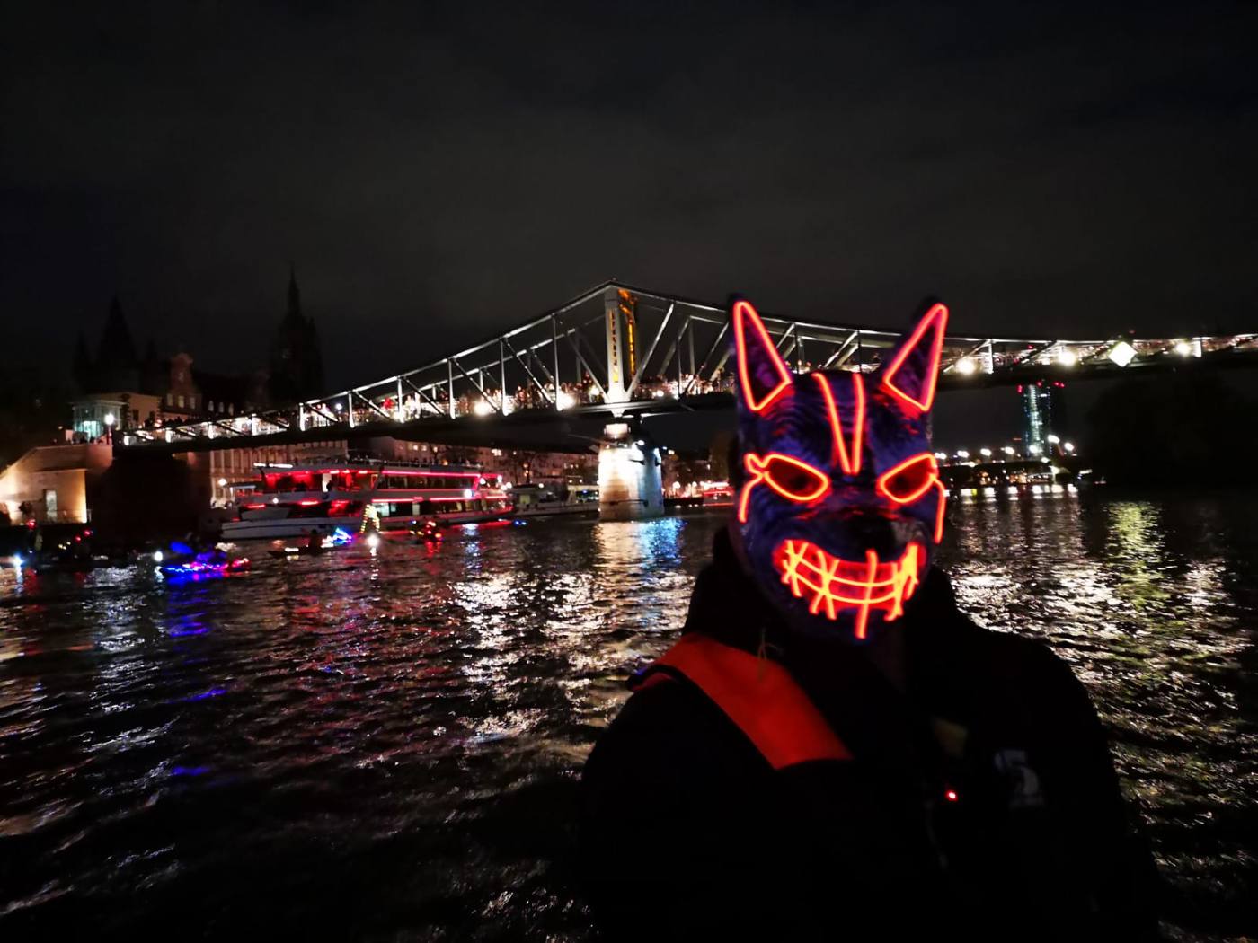 Helm with a glowing, spooky mask like a hellhound