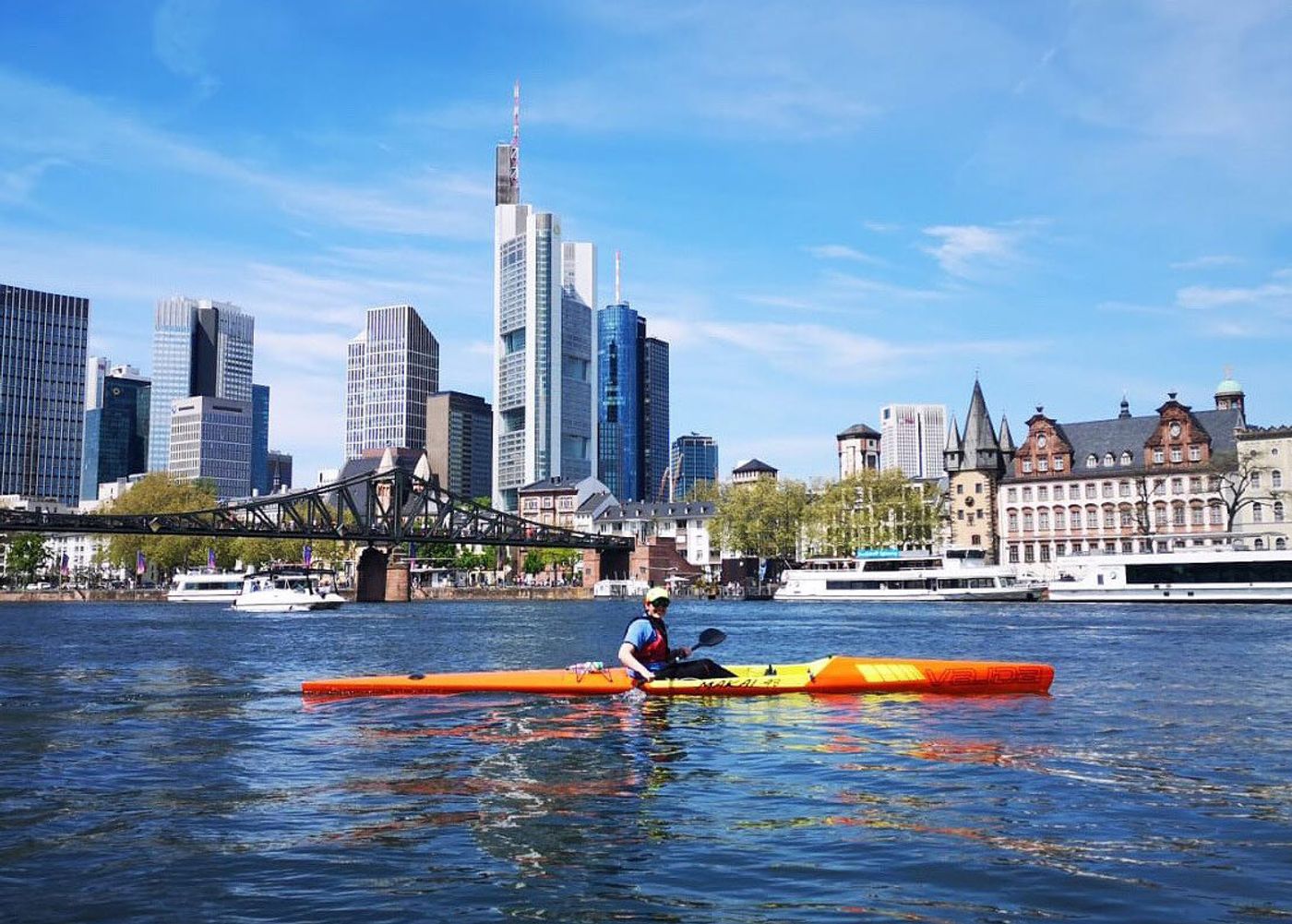 Surfski auf dem Main in Frankfurt