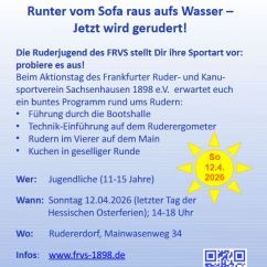 Jugendliche im Boot auf dem Wasser