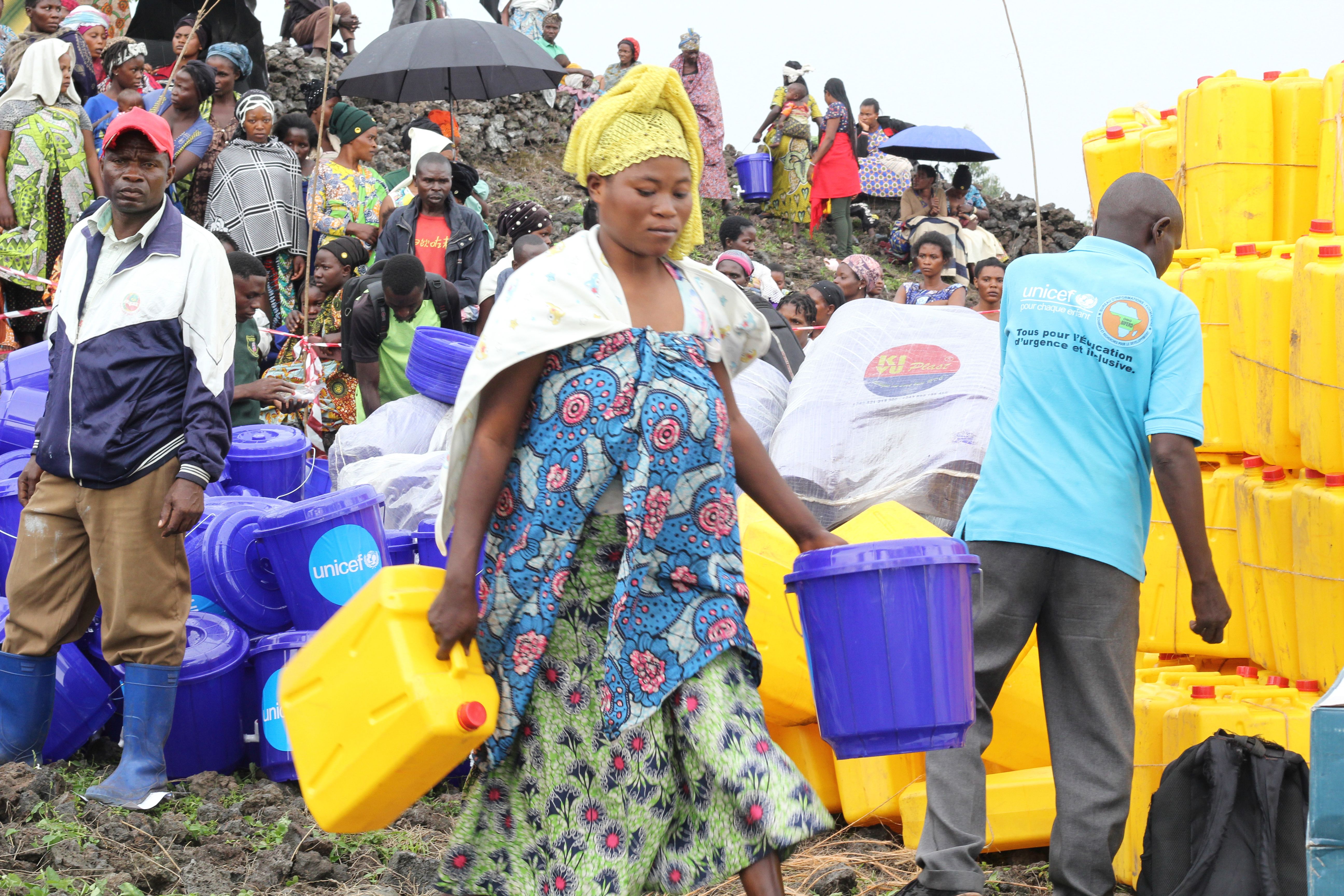 Distribution de 1500 Kits Wash et 700 Kits MHM aux déplacés du site de Kashaka en ville de Goma