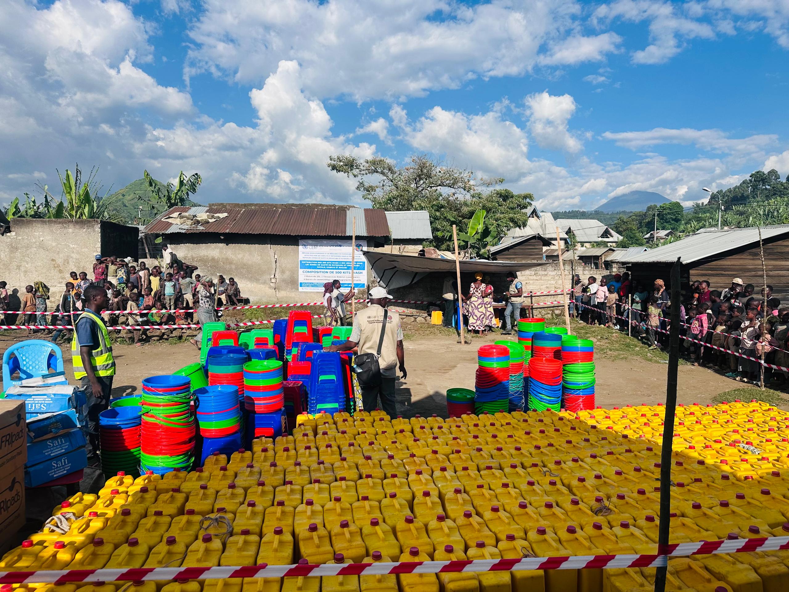 Distribution des 500 kits WASH à 500 ménages dans les zones de santé de Rutshuru et Rwanguba en province du Nord-Kivu