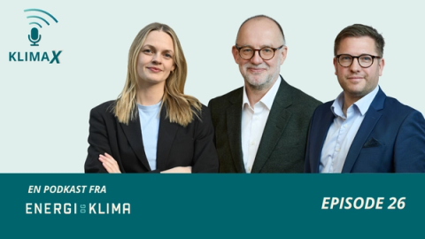 Ei smilande kvinne og to menn posar til eit podkastepisode-omslag. Tekst: KLIMAX, EIN PODKAST FRÅ ENERGI OG KLIMA, EPISODE 26.