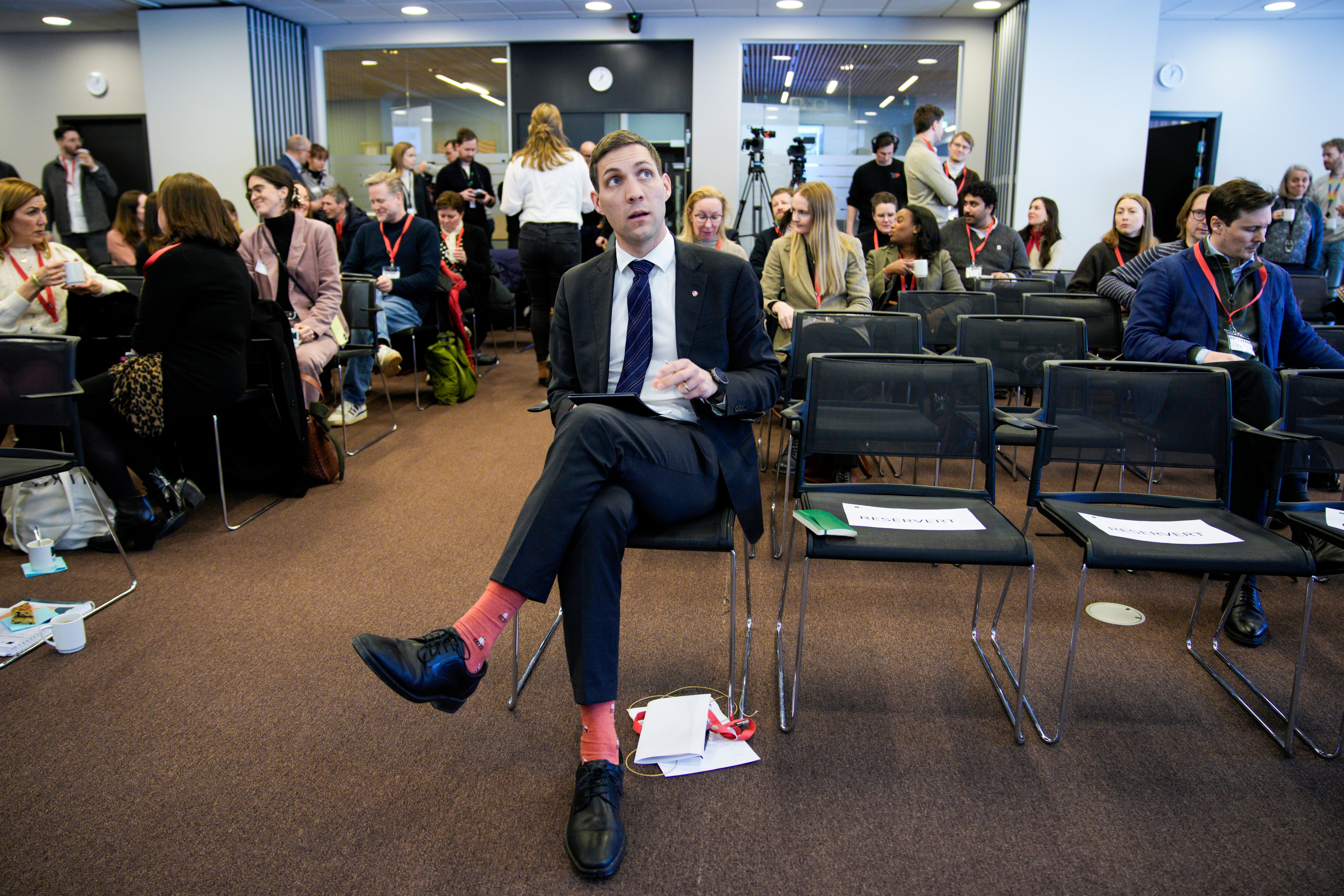 Klima- og miljøminister Andreas Bjelland Eriksen (Ap) er på plass under rapportlanseringen til Miljødirektoratet.