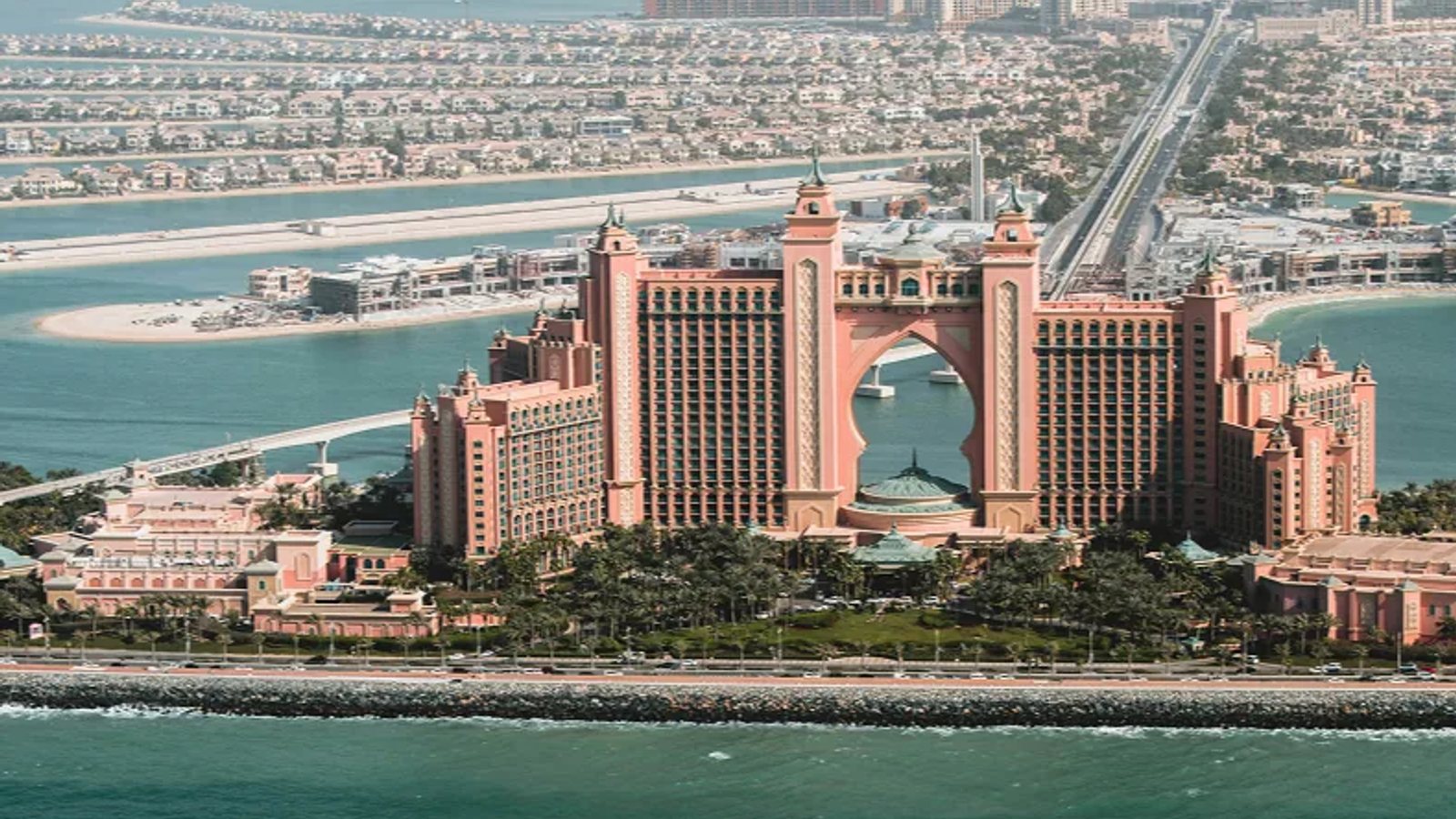 A Dual-Governance Model for a "Global Crypto Hub": Research on UAE Crypto Regulation and Taxation