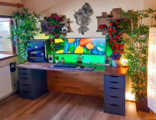 Nature meets technology with clean DIY IKEA KARLBY and ALEX desk