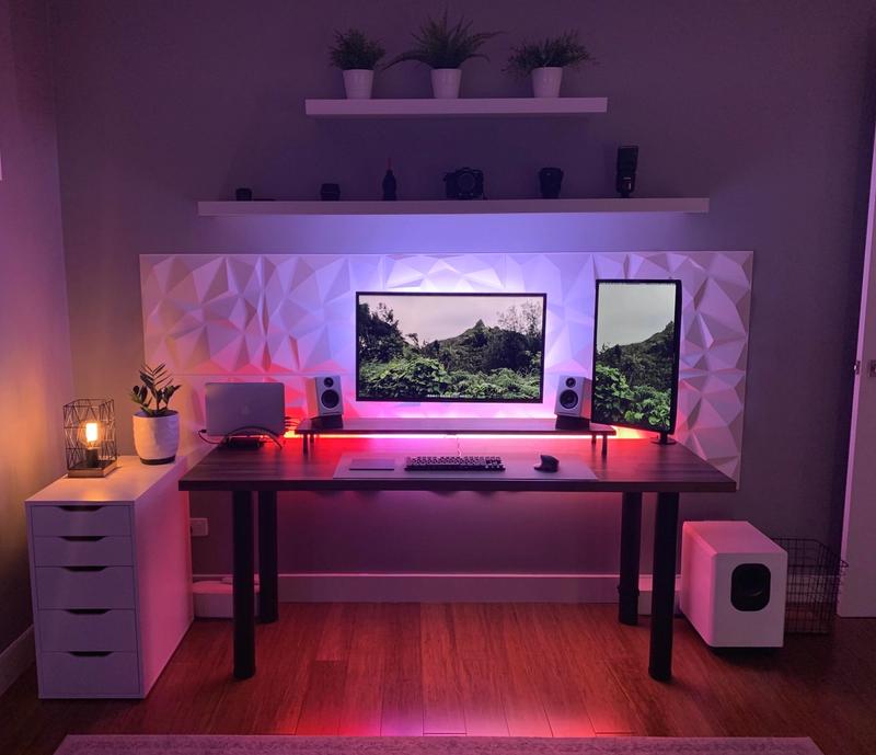 Sweet 3D wall setup with DIY IKEA desk