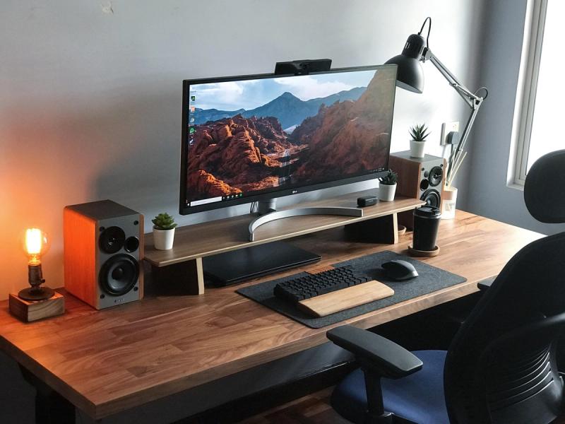 Cozy Ultrawide powered by Clevo laptop