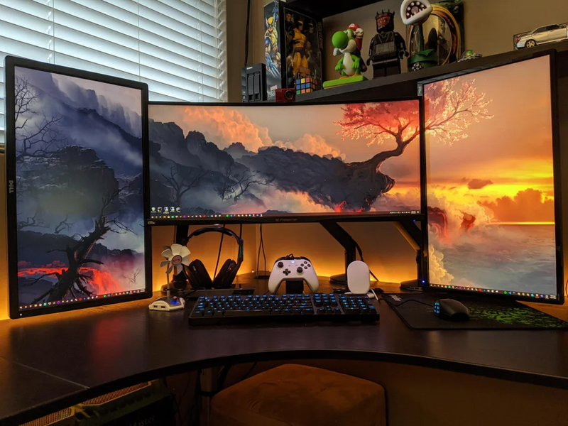 Three monitor setup with dual vertical monitors and middle Ultrawide monitor