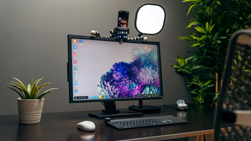 Work From Home 2020 Desk Setup! Ft. Samsung Galaxy S20