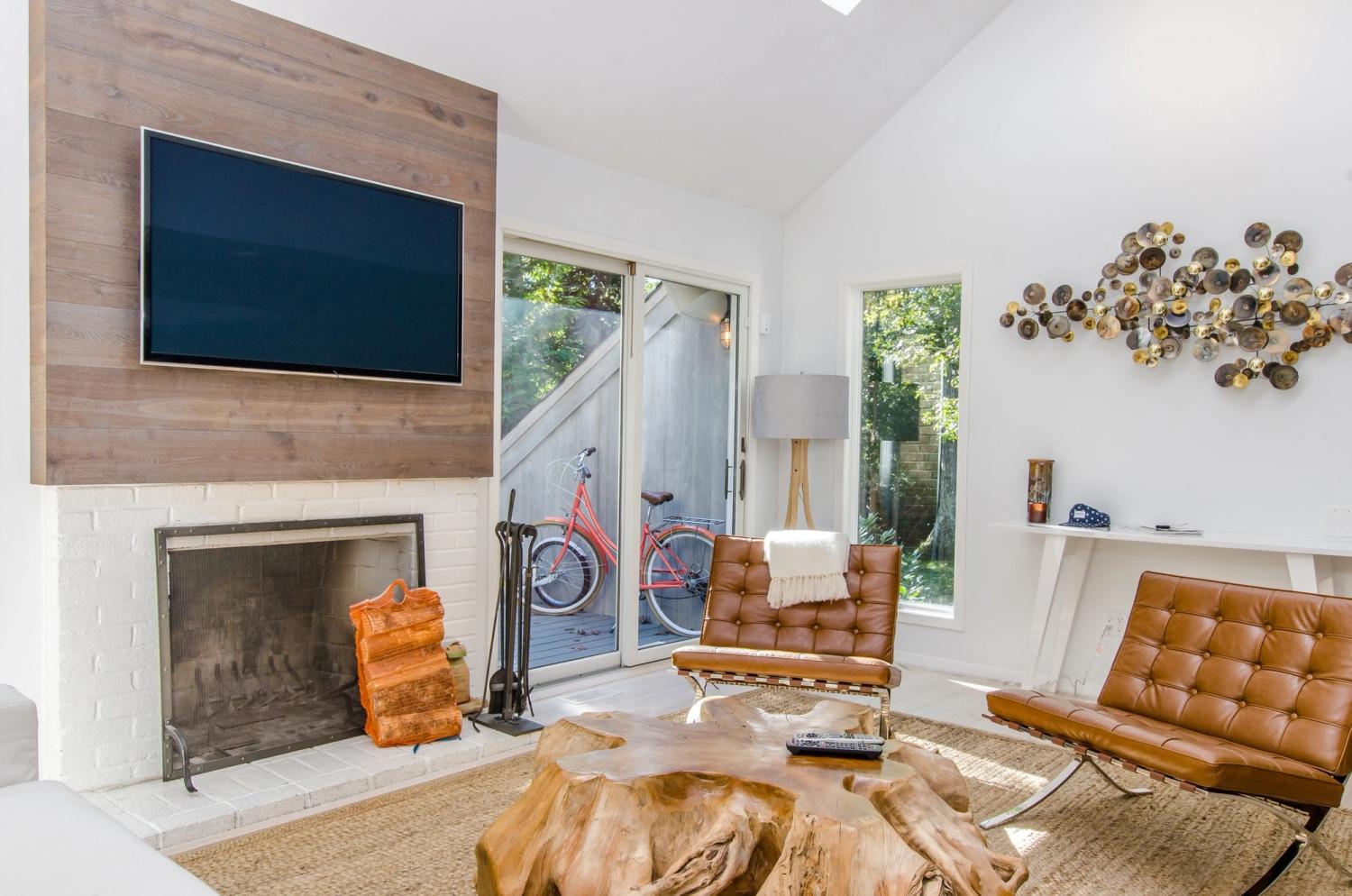 10 Minimal Interior Designs That Make Great Zoom Virtual Backgrounds ...