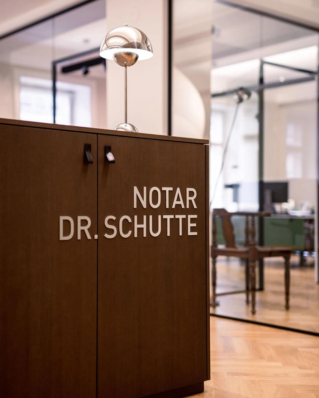 Notar Office Design in Warm Tones