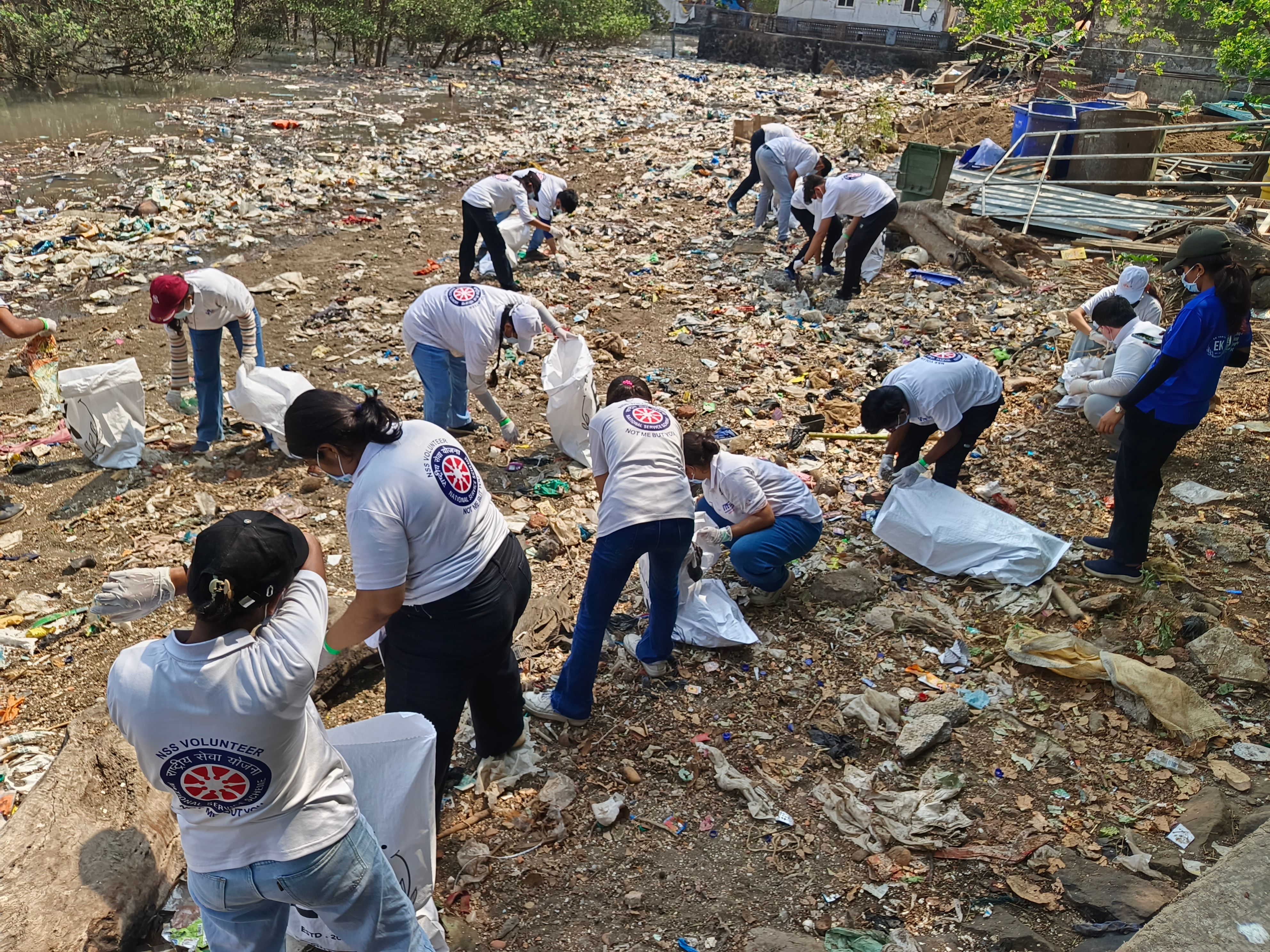 NSS VIT volunteers at Community Service Day - Green Initiative camp