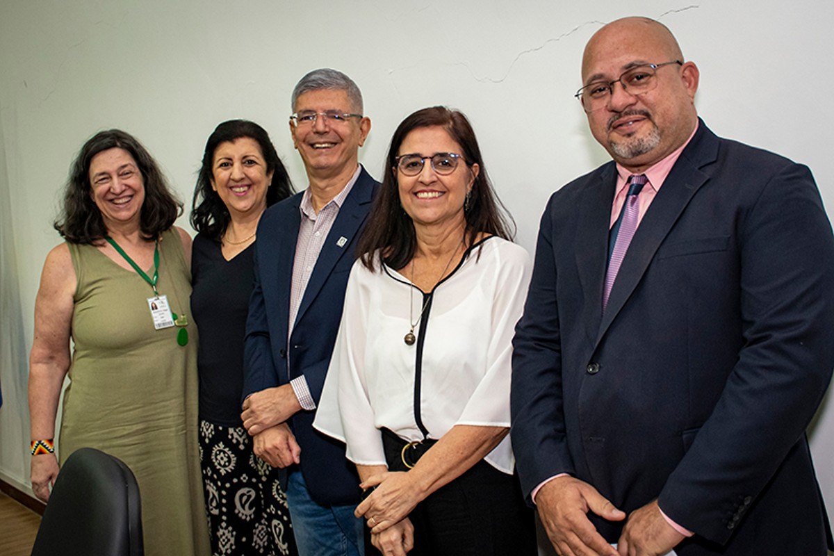 Fotografa mostra, da esquerda para a direita, Russolina Zingali, Cassia Turci, Roberto Medronho, Patrícia Fernandes e Leandro Alves