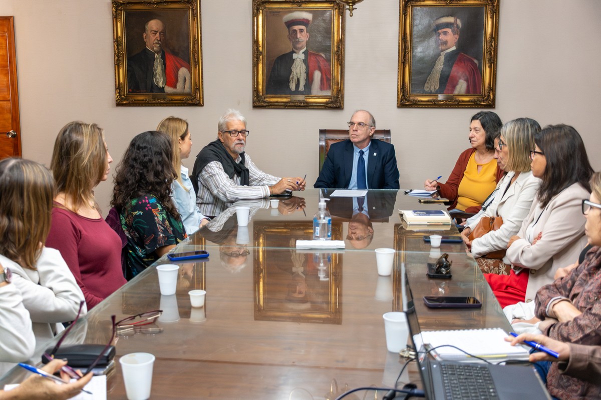 Imagem de corpo do texto do conteúdo Decania do CCS visita a FM