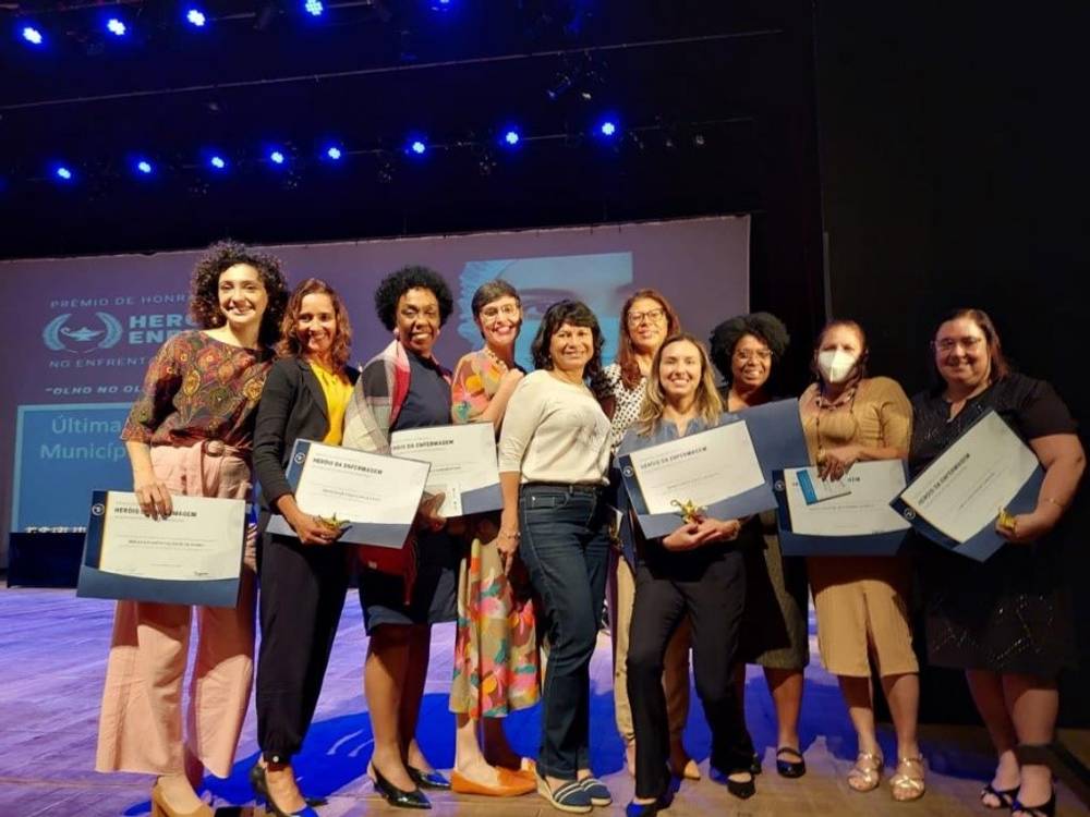 imagem principal do conteúdo Escola Anna Nery recebe do COREN-RJ o prêmio de honra ao mérito: Heróis da Enfermagem