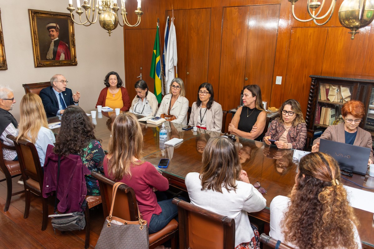 Imagem de corpo do texto do conteúdo Decania do CCS visita a FM