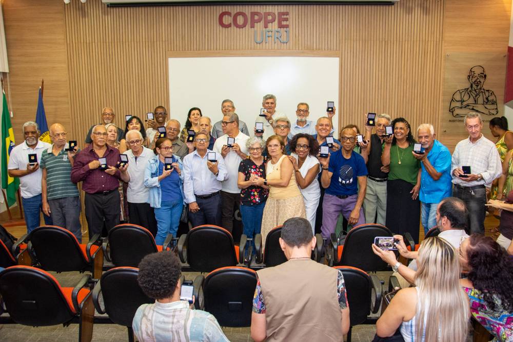 imagem principal do conteúdo Treze servidores do CCS recebem homenagem por 50 anos de serviço público