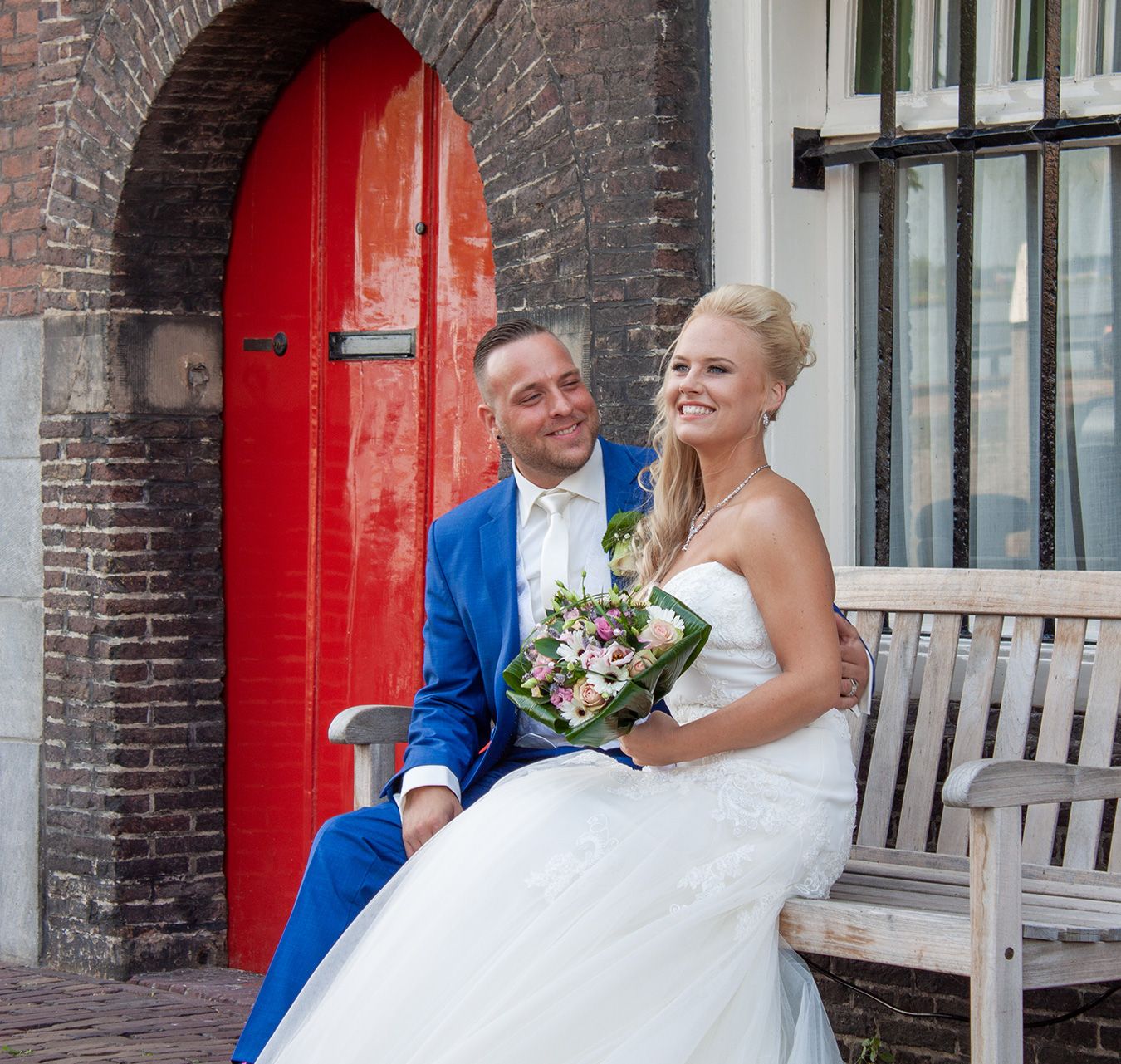 Vers echtpaar op een bankje in Dordrecht