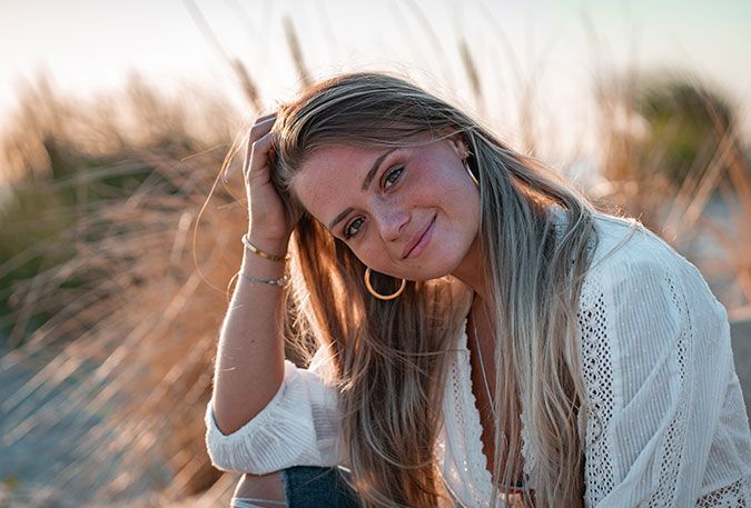 Meisje in de duinen van Bergen aan Zee