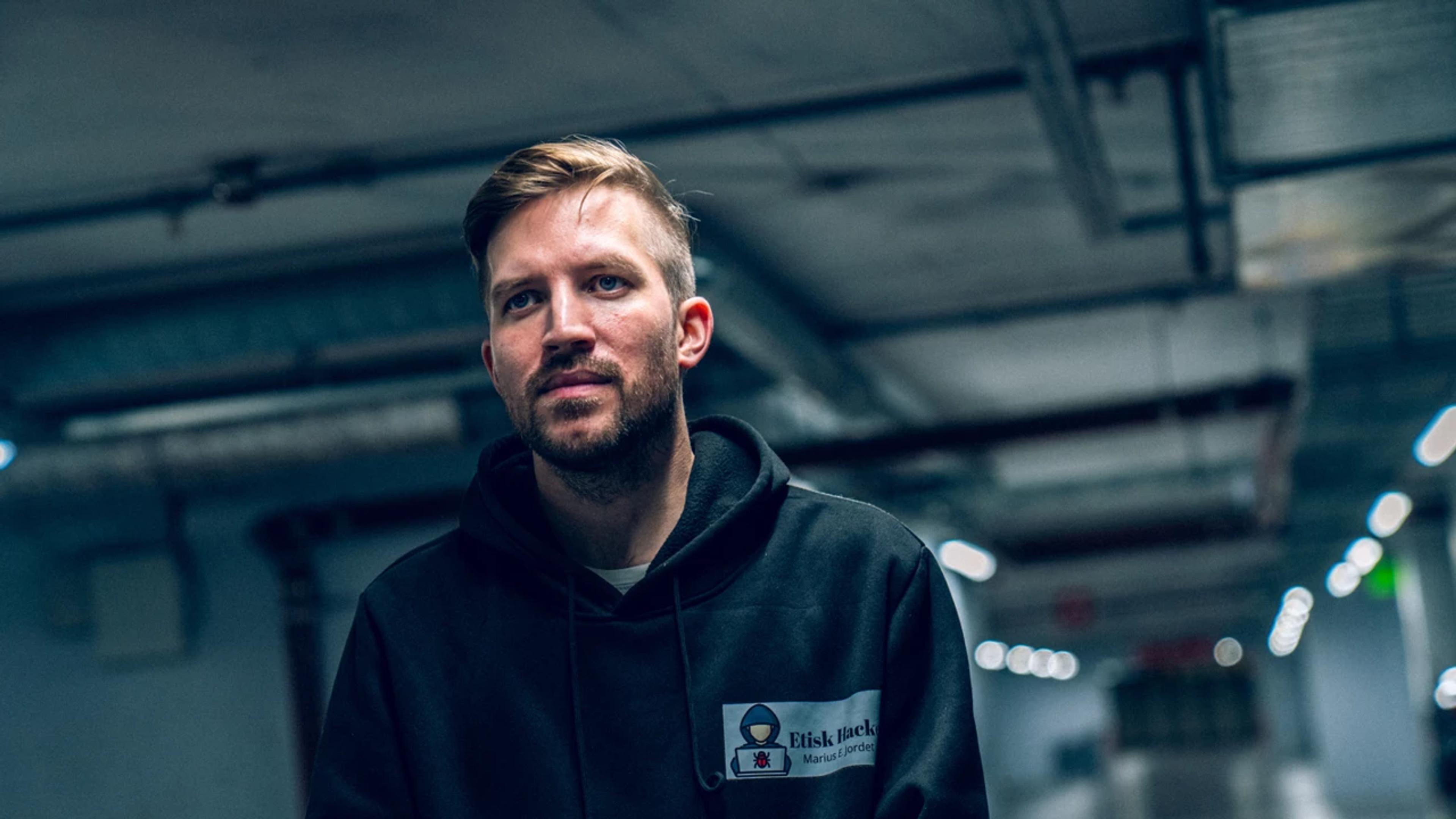 Fra svart til hvit hatt: Marius Jordet har omgjort sin kriminelle bakgrunn som hacker til noe som gagner IT-bransjen. Foto: Privat