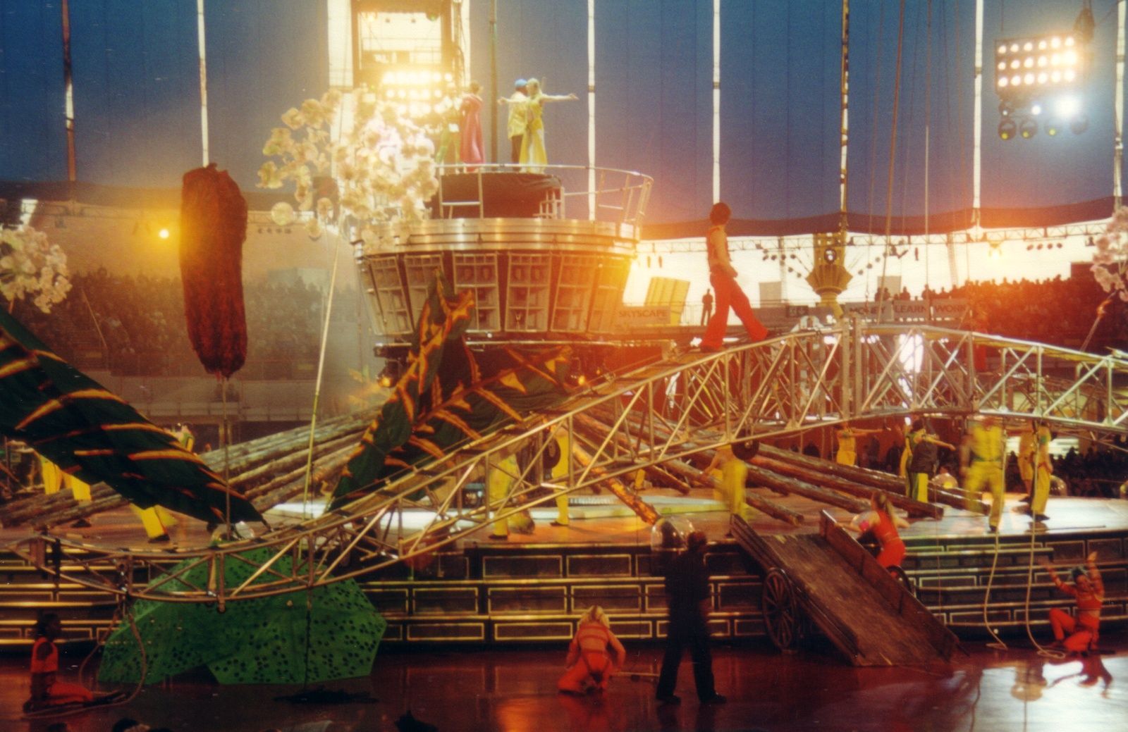 アート・デザイン・音楽 Nigel Coates: Body Buildings and City Nigel Coates: Designing for Delight | IndesignLive
