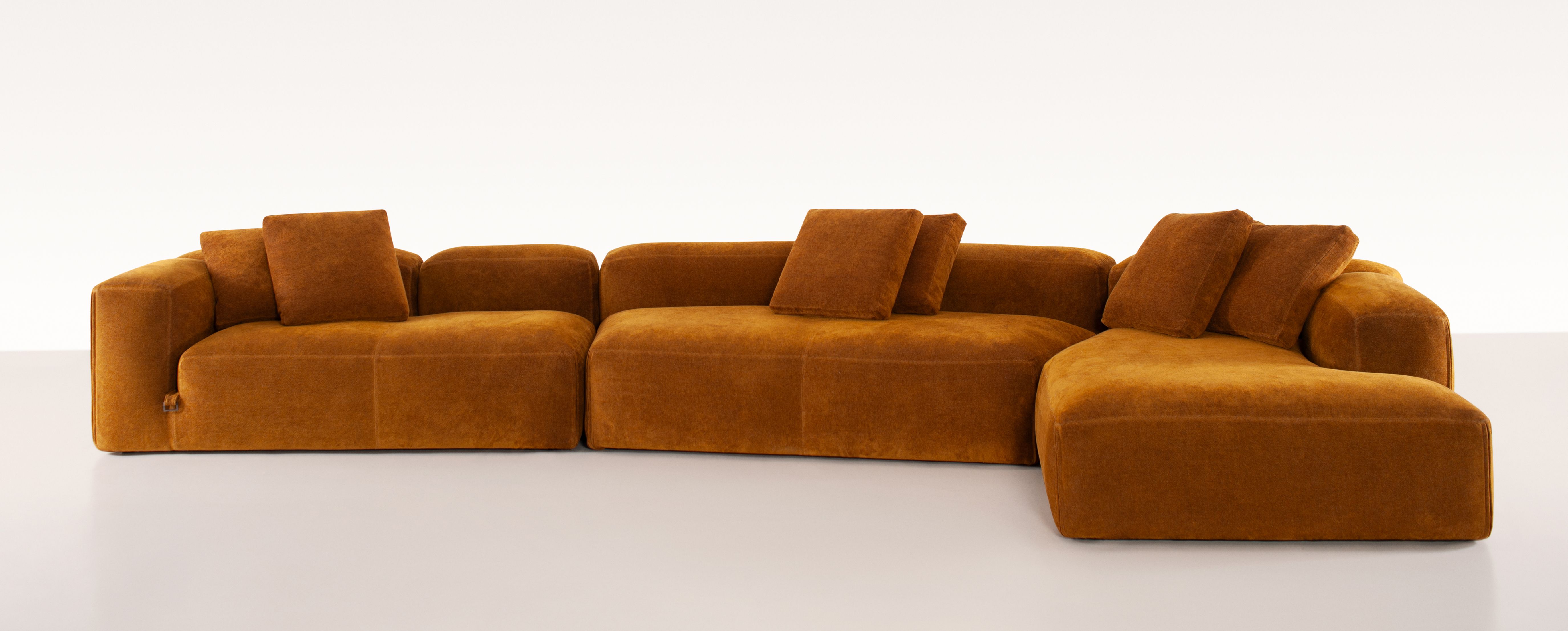 PIN–UP | MARIO BELLINI SUPERSIZES HIS MODERN CLASSIC LE MURA FOR