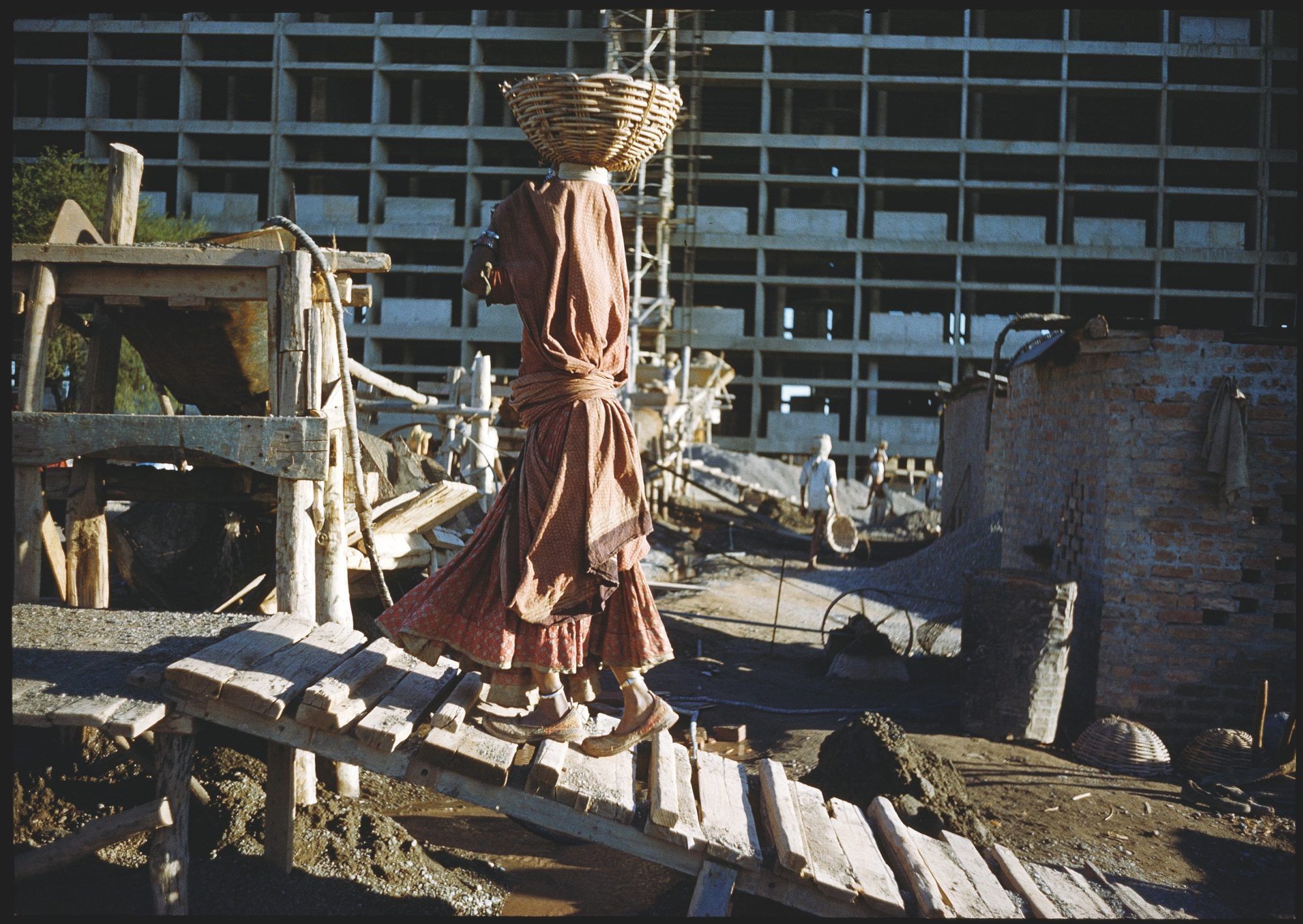 PIN–UP | MOMA'S DEEP DIVE IN THE ARCHITECTURE OF POST-COLONIAL