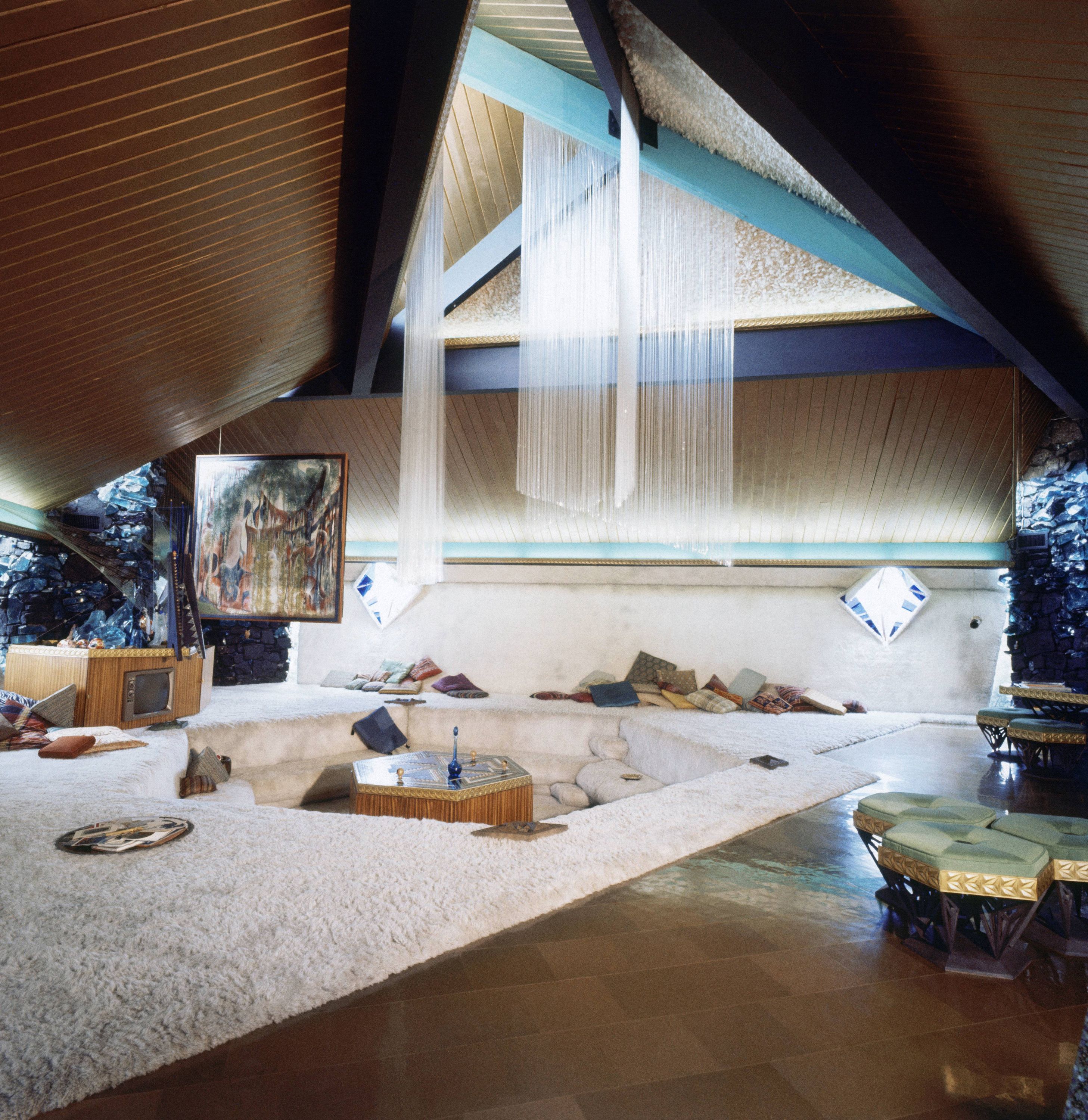 PIN–UP | NEW AFFILIATES ON BUILDING THE MATERIAL WORLD OF BRUCE GOFF