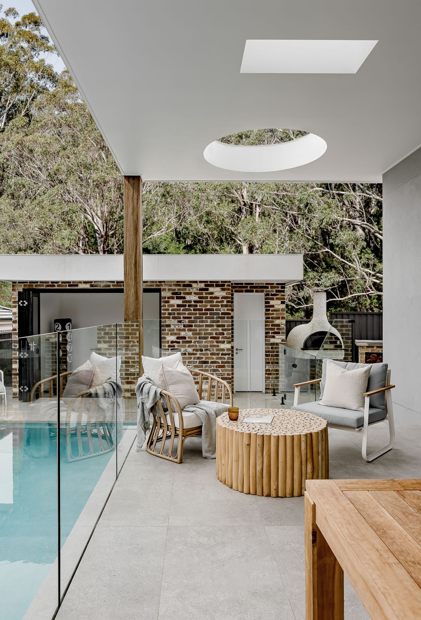 luxury house designed by Dela Architects