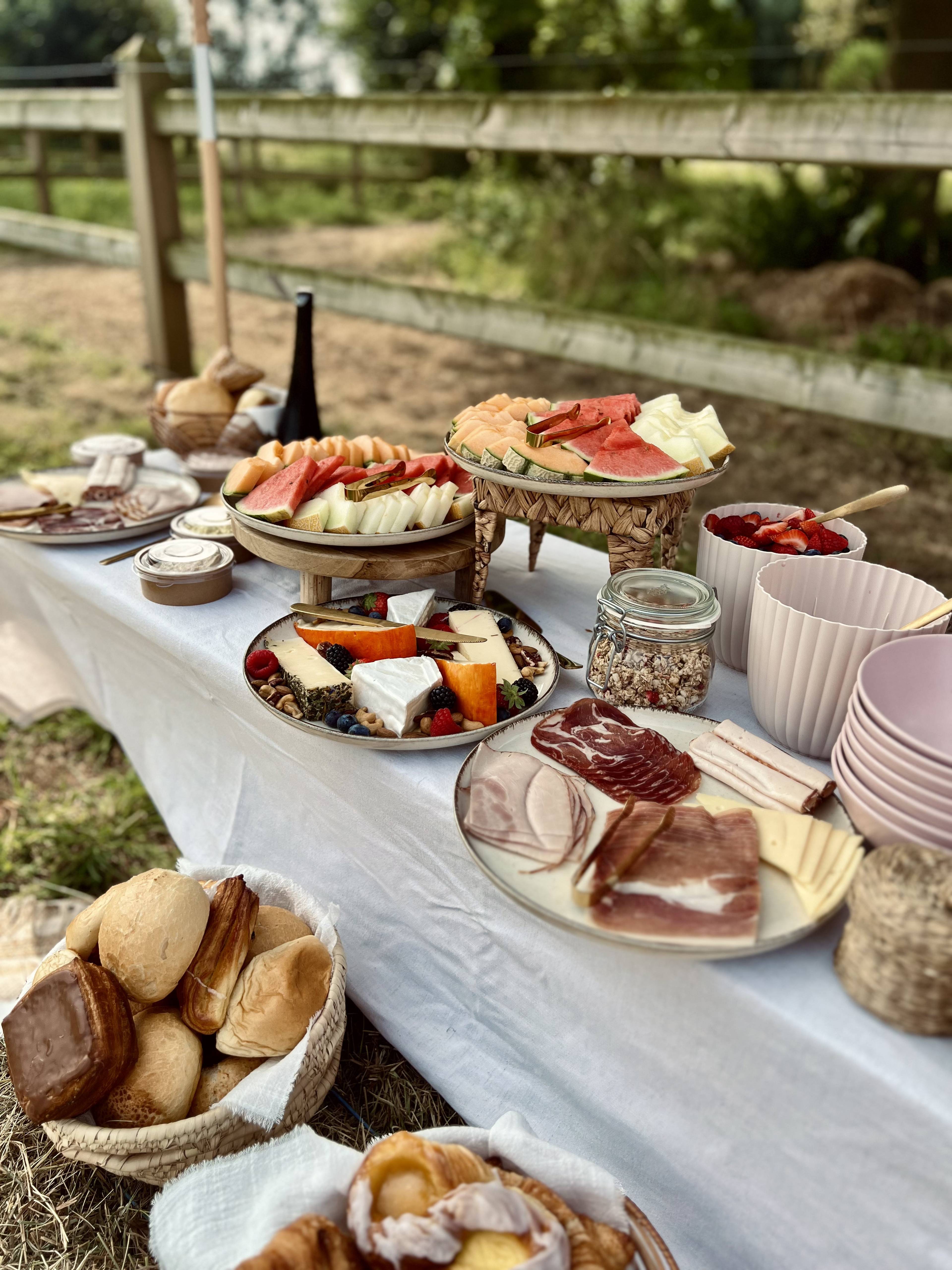 Field picnic