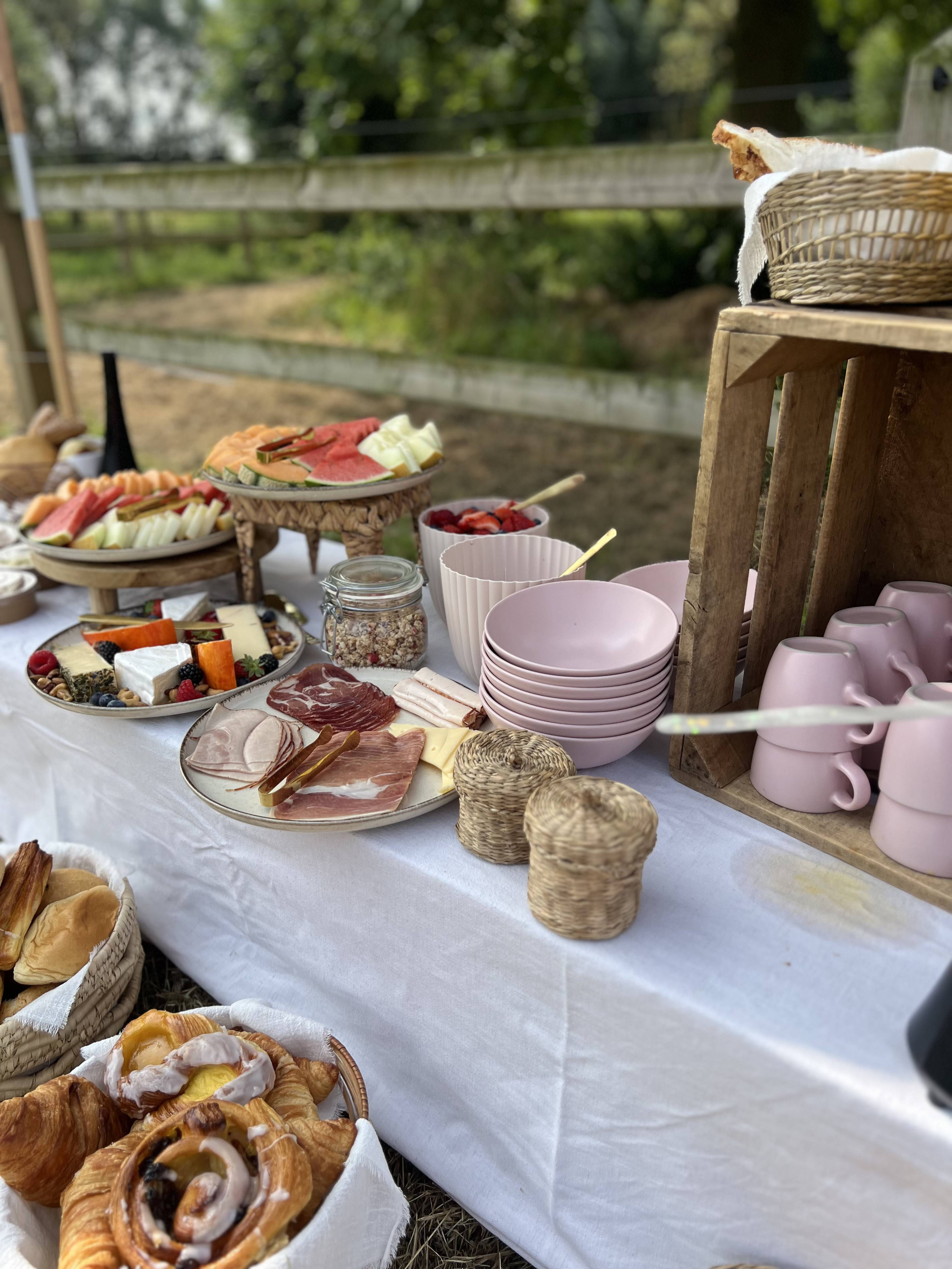 Field picnic