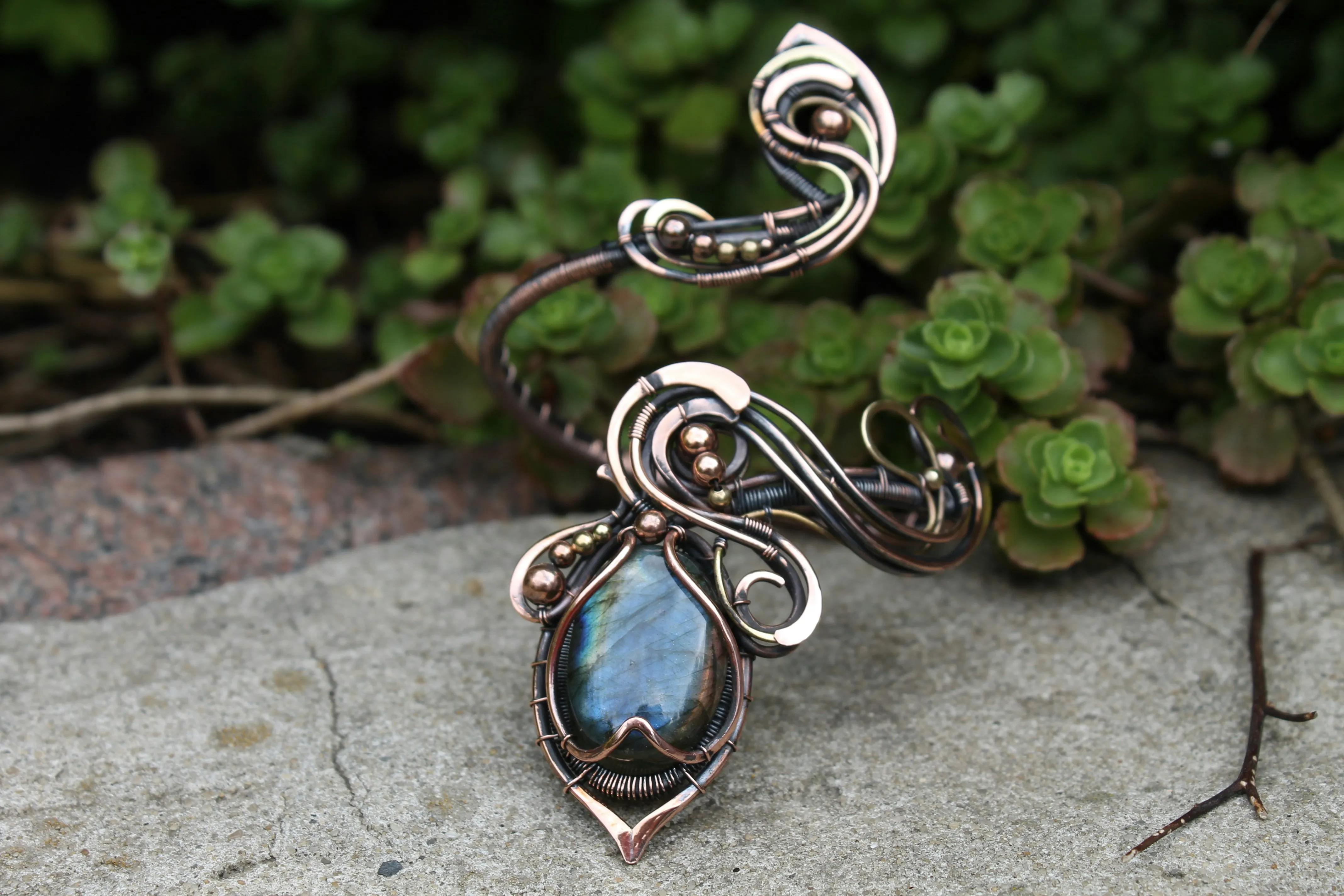 biżuteria w technice wire wrapping