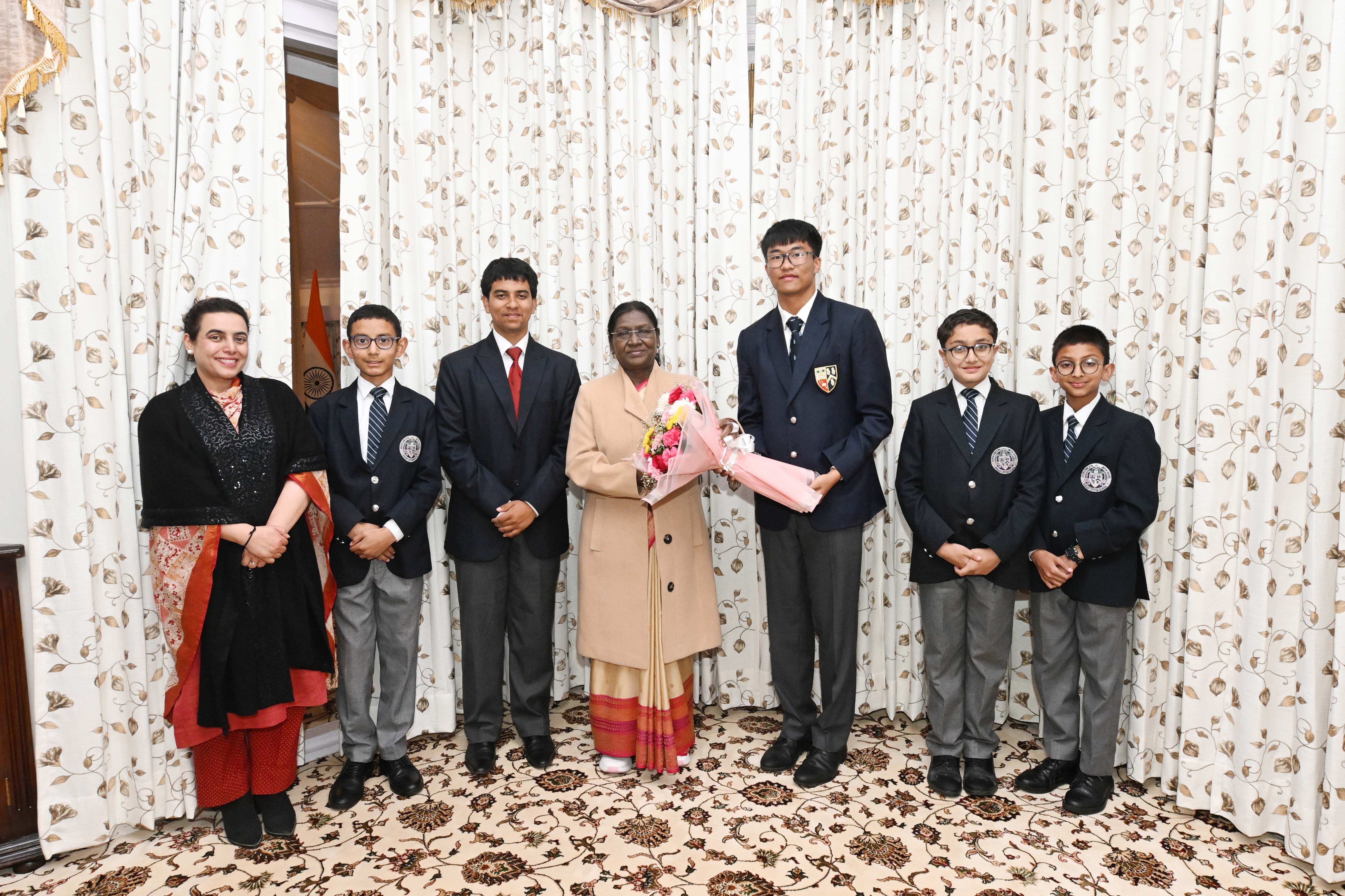 Cottonians meet the Hon’ble President of India