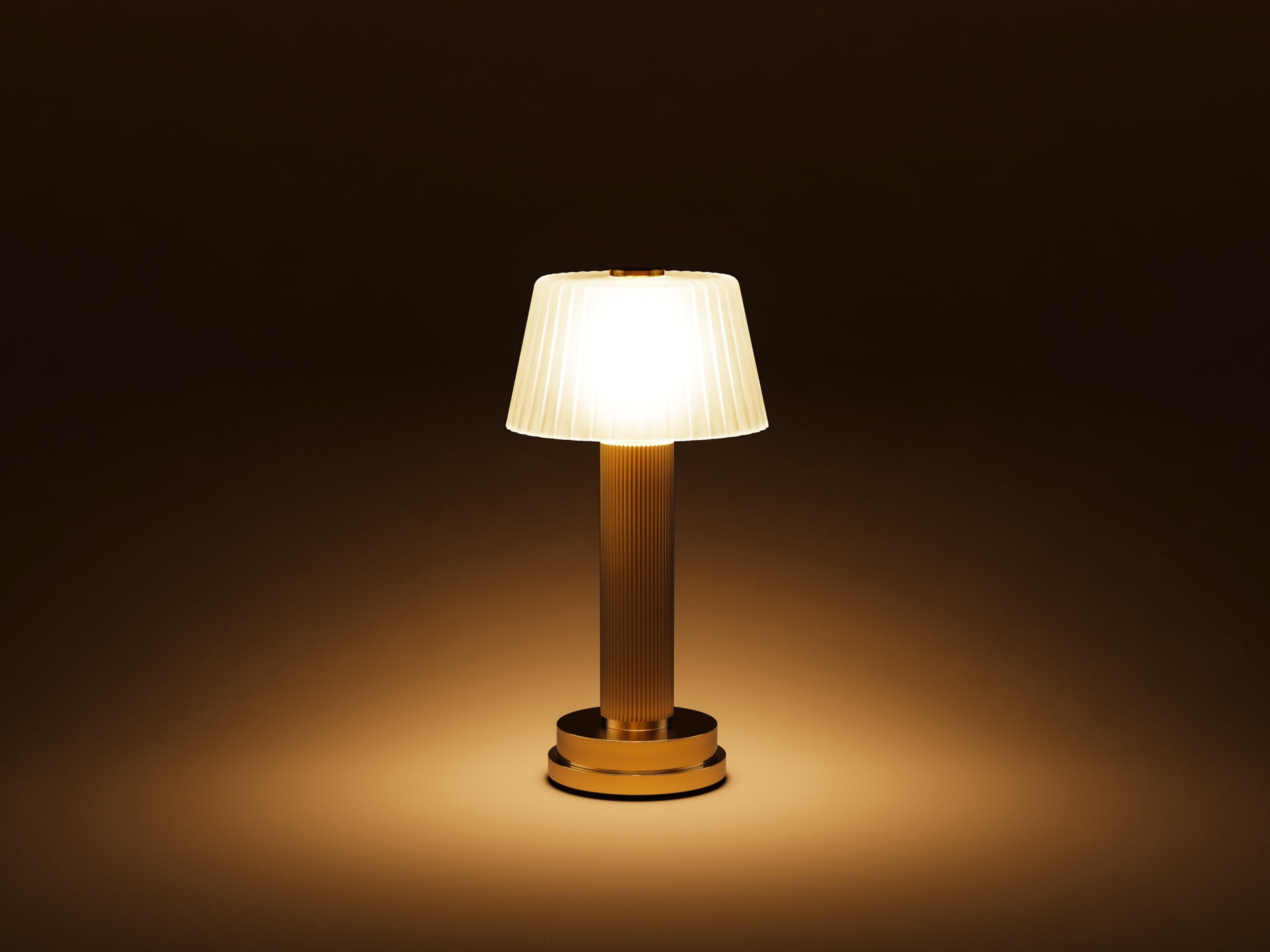 Manhattan — Cotton / Warm White (2600K)