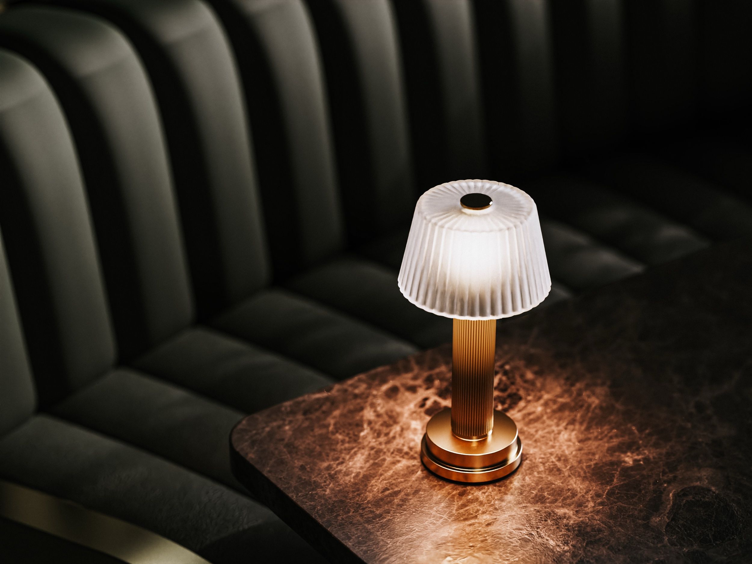 NEOZ – Cordless Designer Lamps for Restaurants, Hotels & Homes | NEOZ