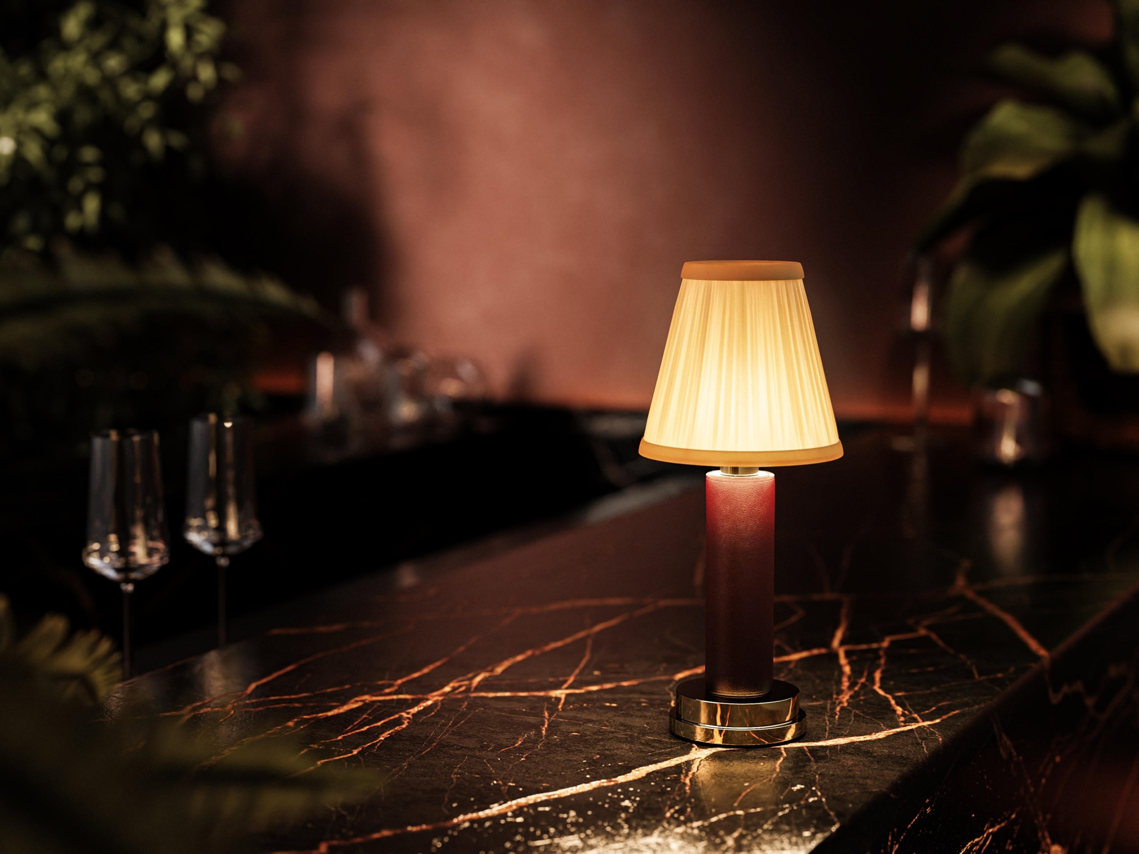 Victoria — Polished Brass / Cotton / Warm White (2600K)